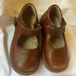 Elephantitos brown leather mary Jane shoes size 8